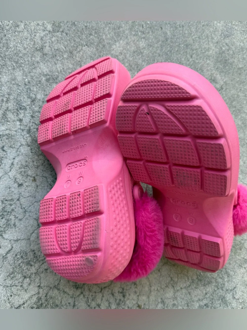 Crocs Stomp Lined Clogs Hyper Pink Fuzzy Shoes M 7 W 9